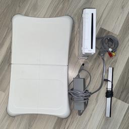 Wii: 30€
1x Fernbedienung mit Hülle: 10€
Wii Board: 30 (mit Spiel)
Wii spiel: 10€
Alles zsm: 90€