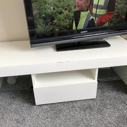 White tv stand bit of damage on the front otherwise in gd nick this is a pick up only thanks