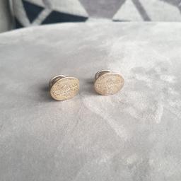 Beautiful, old school sterling silver cuff links, these were an award given to me back in 2002, i have no idea of the value but they would have cost a few quid back then, i would suggest over £150. Having researched them a little, I've found similar can be purchased from £195 up to £295 and onwards, gotta be worth £75, or make me an offer.... they were given to me in a small turquoise velvet pouch, I'm afraid this has been lost. Google, "please return to Tiffany & co, New York"........