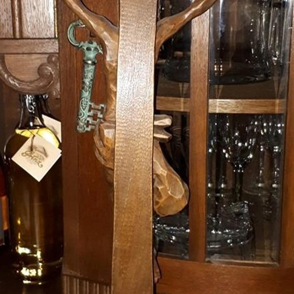 Jesus-Kruzifix, 54 cm hoch. Für Sammler, aufwendig handgeschnitzt gebeizt, vom Kunsthandel geschätzt vermutlich aus dem Südtiroler Raum.