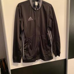 Adidas Trainingsjacke in Größe M.

Schwarz/grau