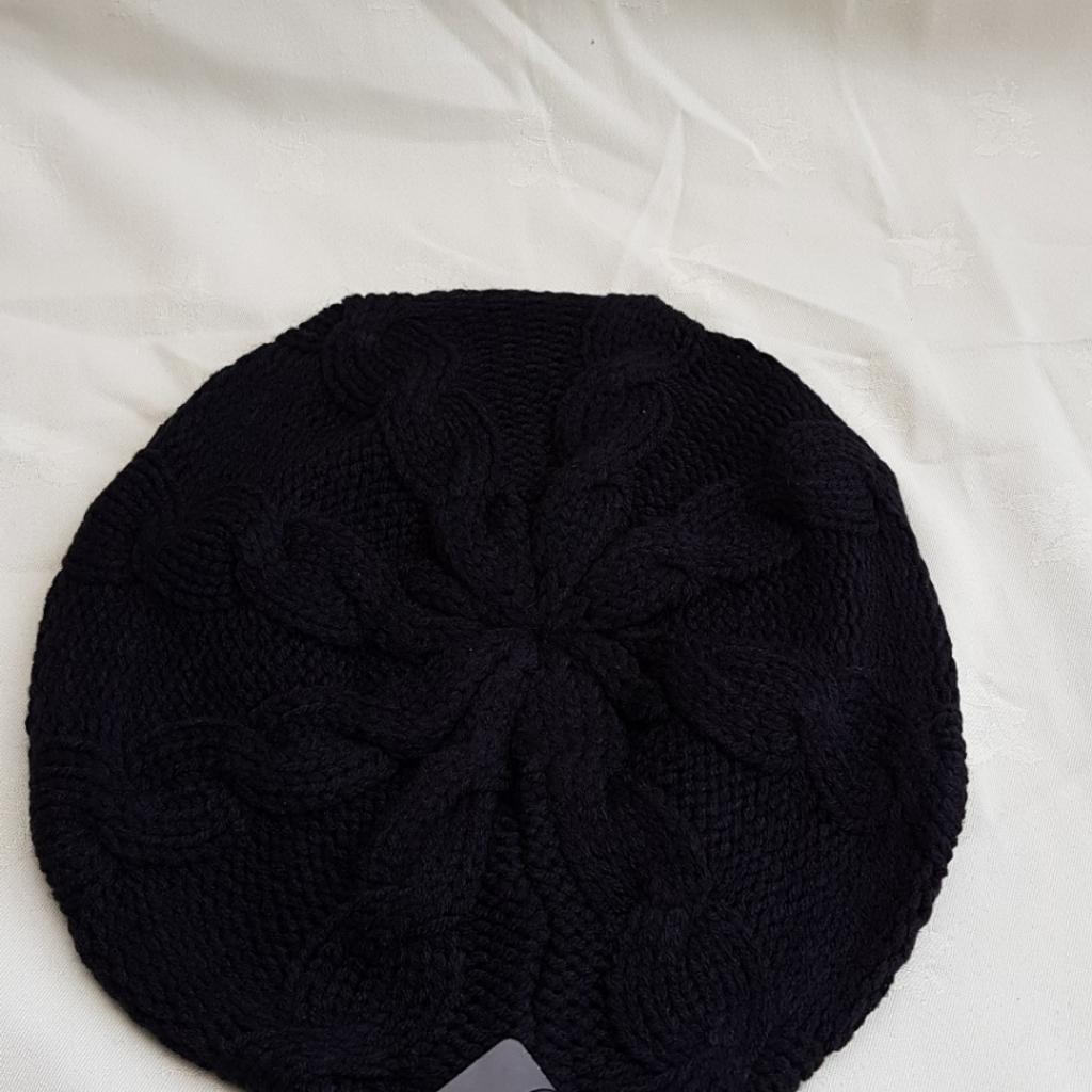 black knitted French beret with rope patterns
brand new
one size
combine postage available
massive clear out, please check out my profile
from a smoke,damp and pets free home
post only, no collection