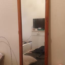 mirror is still in good condition, excuse the mess in the background goimg through a huge clean out, all items must go