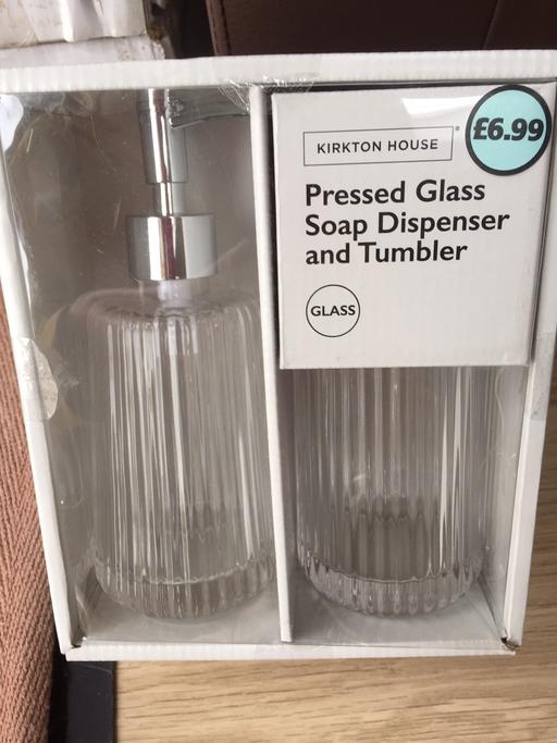 Buy & Sell Kent Sevenoaks - Photos for Bathroom tumbler & soap dispenser