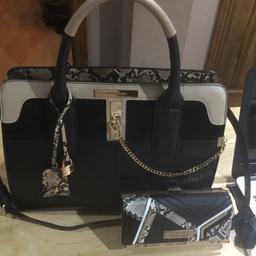 River island handbag & Purse. Both in very good condition. See photos.

£20 Ono

Collect from Wisbech, Cambridgeshire.
Or I can post with tracking.