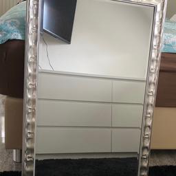 Schöner Wandspiegel zu verkaufen
60x80cm