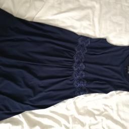 Dunkelblaues, knielanges Jersey Sommerkleid mit Paillettenbund, Größe 34, nie getragen