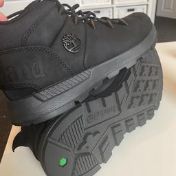I have a timberland shoes for sale bought a 2 months  ago for 119 £
Like new condition 
Size 7
Mansfield Collection 
Or delivery