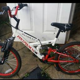 This is a good bike for kids tires are flat but only need a quick pump up as i dont have one handy
the bike does have a few scratches in some places but it does not affect the bike itself

Collection only!