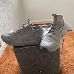 Nike huaraches size 8 worn once in excellent condition paid 120