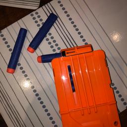 Nerf gun with bullets and 4 mags fulling working
