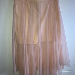 Gorgeous pink mesh skirt, with pencil skirt beneath.
Only worn a couple of times, very flattering - really good condition
