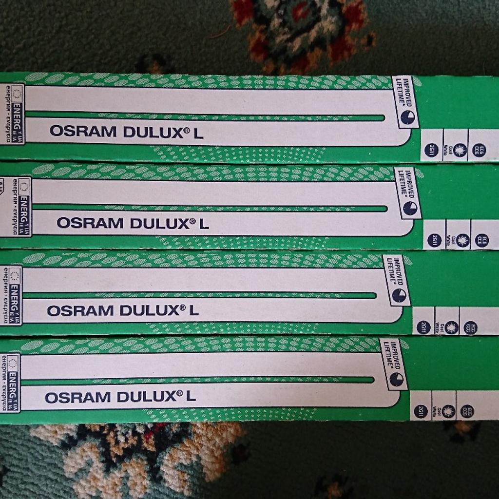 Osram Dulux L x 4.
36W - 2900lm.