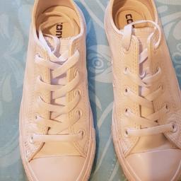 Girls White leather converse size 3.

Excellent condition, only worn twice.

Pick up Everton area.

Comes from smoke and Pet free home.

Can be posted Royal Mail 2nd class signed for.