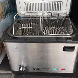 Deep far fryer really good condition used just handful of times will take offers