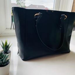 Excellent condition
Black with gold rings and features
Only used a few times
Paid £25 in store for it
FREE STANDARD Postage via Hermes - no collections
Thanks for looking