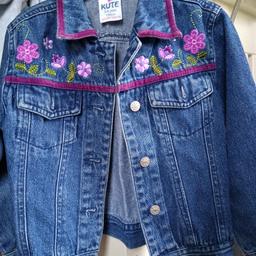 Girls Denium Jacket with embroidered flower motif on shoulders, with purple velvet trim, sliver coloured metal buttons and 2 breast pockets.
Size 3-4 yrs. Very good condition
Pick up from Bounds Green or can post for extra.