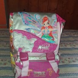 vendo zaino delle WINX in Buone condizioni.consegna a mano in zona Besozzo provincia di Varese. non spedisco.