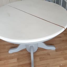extending solid wooden table with 4 chairs needs repainting other than this its solid
needs going asap as just put it in back garden due to got a new one collection only
extended to around 5ft 6 .
