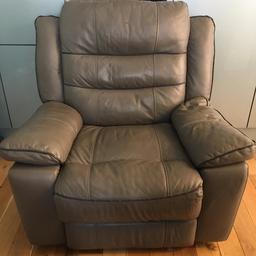 grey leather suite.
3 seater and a chair.
3 seater splits into 4 for easy removal.
chair splits into 2.
Free to 1st person who can collect.
good condition.