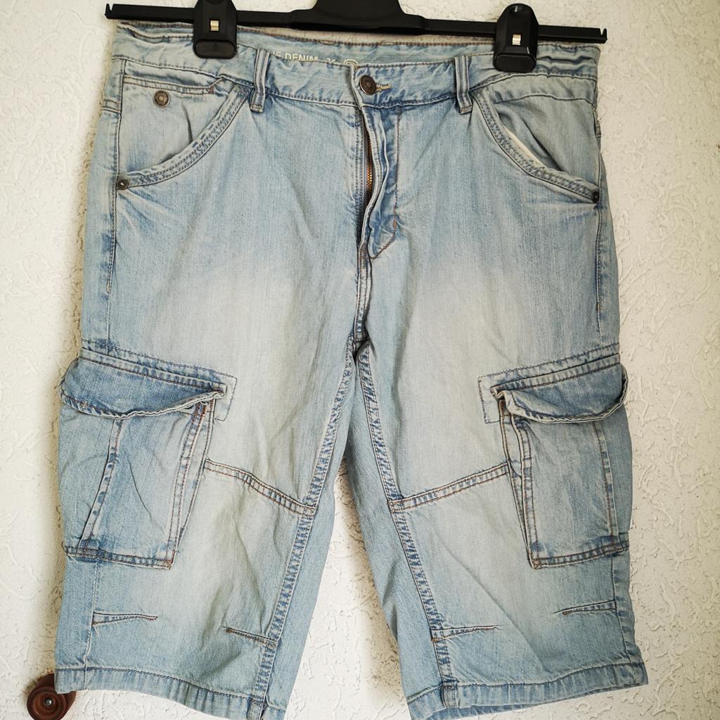 Verkaufe eine kurze Jeanshose. Sie wurde oft und gern getragen. Die Hose ist in einem sehr guten Zustand.
Marke C&A
Material 100% Baumwolle
Größe 36
Preis 12,00€ (zzgl. 2,20€ Versand)