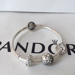 Pandora Moment Flower Poetic Blooms Bracelet
Size 19 

Brand New without Box 
Never worn
Charm available sold separately 
Sterling Silver 925
Open to offers **
Fast and Tracked Delivery!
No damage or scratch 
Payment: PayPal or Shpock 

Thank you for Watching!
#trend #bracelet #pandora #gift #loveit