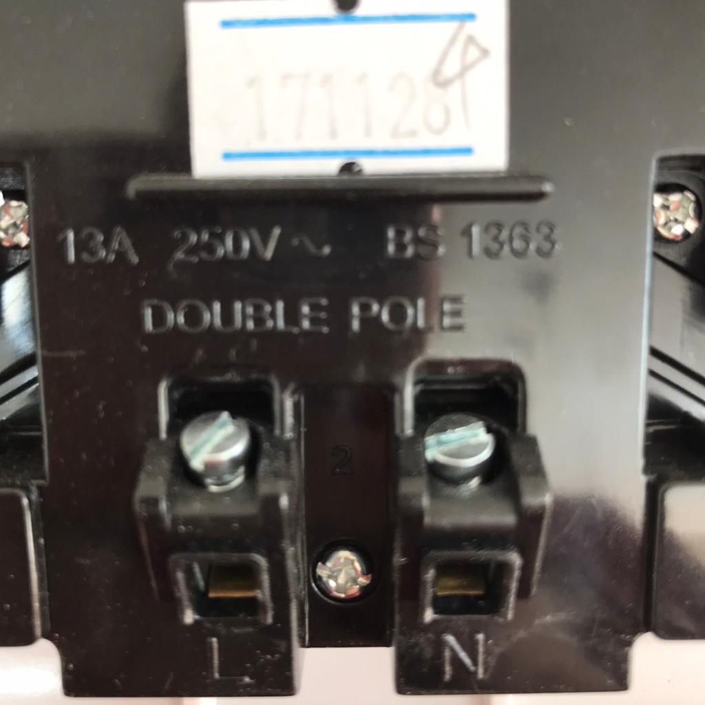 Double sockets, fuse and light switches in B45 Bromsgrove für £ 20,00
