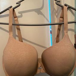 nude/tanned skin colour 
36DDD(E/F)
‘uplifting’ padding which creates a great shape 
never worn 
smooth t-shirt bra material