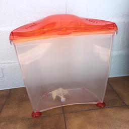 15L fish tank in great condition. Few marks to the top as shown in pic but otherwise great! Comes with small plant. Collection from Great Wryley.