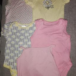 X10 baby girls vest babygrow​ bundle
Size 6-9 months
Some thin straps
Some t-shirt style
Some vest straps
Great for the summer
Check out my other items as I'm having a clear out
If u need anything just ask as I have lots of ages for girls upto 2 years and upto 3-6 in boys
Postage is £3.80 upto 1 kg