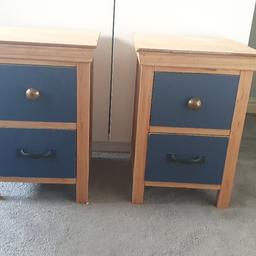 lovely little set 35 x 35 x 50cm
navy drawers with copper and black handles
got bashed about a bit during our house move so some dents/chips (shown in 3rd pic) hence the price
could be sorted easily with a bit of sanding or be a nice little upcycling project to paint and change the look of
collection only - open to offers