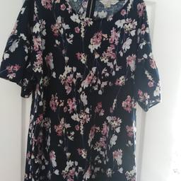 navy flowered tunic top
Safe collection