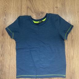 Plain blue toddler boys top with green stitching. 
Aged 24-36 from Primark. 
Never worn but removed tags.