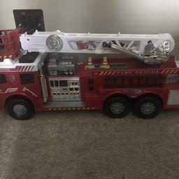 Excellent condition Fire engine with sounds and moveable ladder comes with batteries