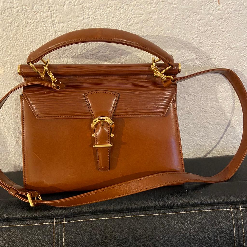 Vintage Valentino Garavani brown epi leather shoulder bag with