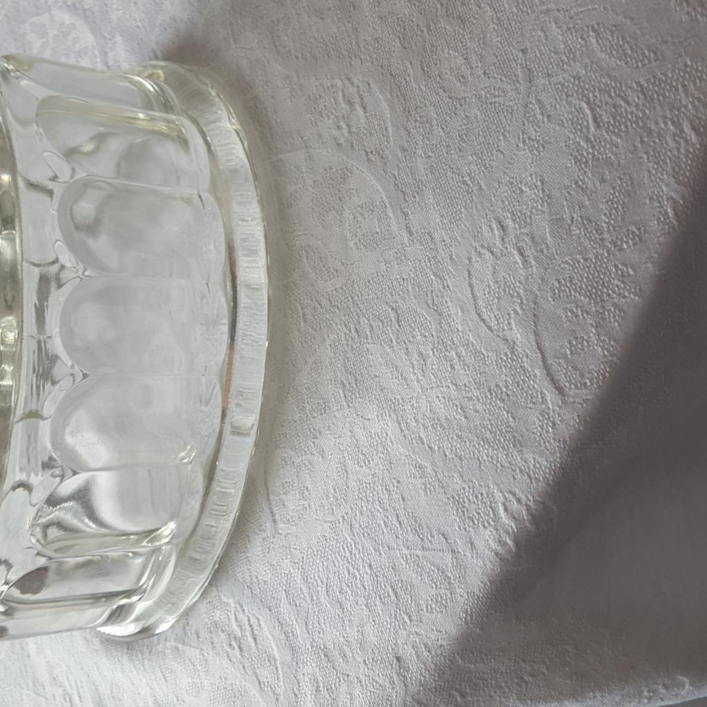 Vintage Glass Jelly Mould. Retro, Shabby chick. Farmhouse style. Vintage Traditional Oval Glass Bubble Top Jelly Mould. In good condition £10 ono