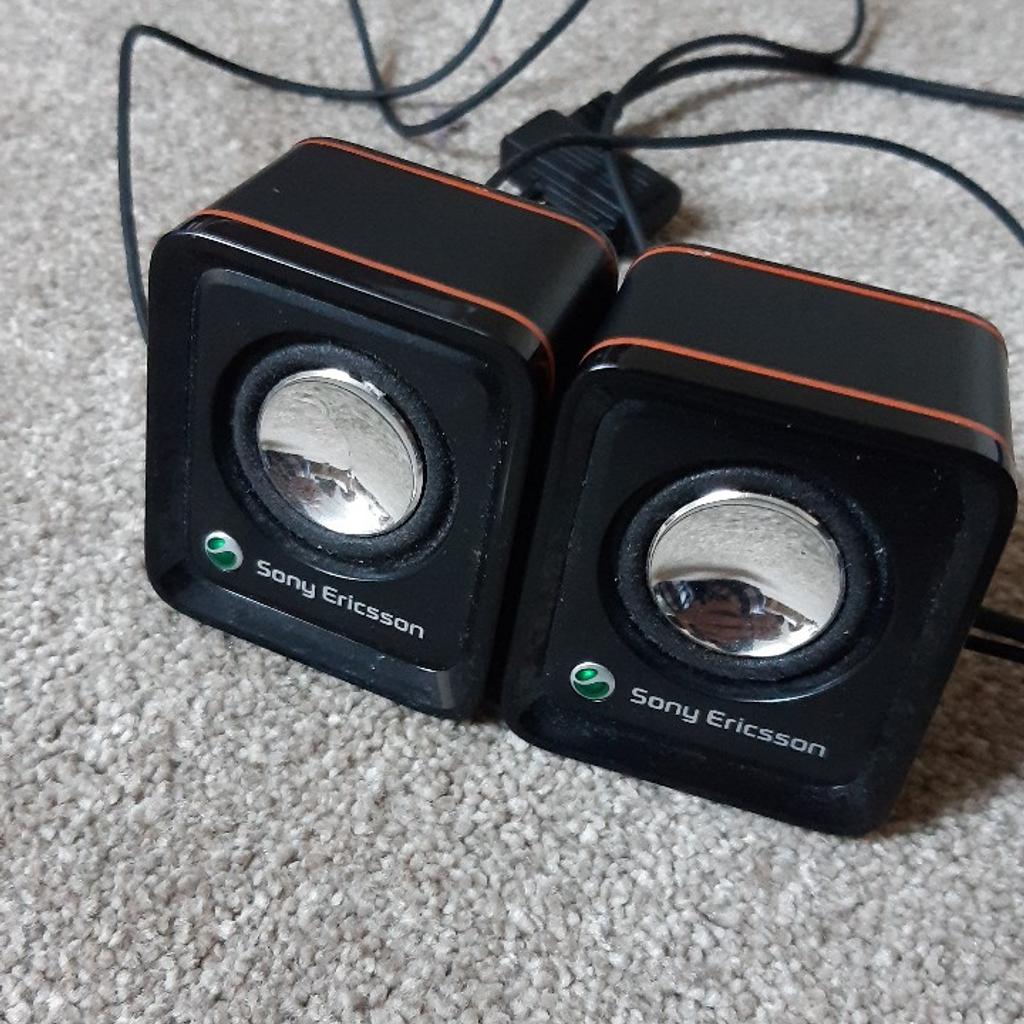 Vintage mini speakers