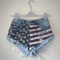 Women’s ripped denim shorts with USA flag style🇱🇷
Bought from a Boutique shop in Spain! 
Worn a few times, in good condition ✔️ 
Size 10