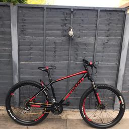 Men’s giant bike mint condition
Hydraulic disc brakes
New shimano brakes all round callipers, levers, brake lines 
New gold chain
