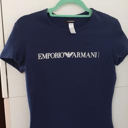 T-Shirt/maglietta da donna, blu scuro di marca Armani. Indossata un paio di volte. Taglia M. Spedizione compresa nel prezzo.