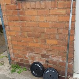 1inch hole 2x10kg plates
barbell 15kg