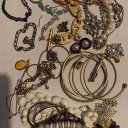 Mixed costume jewellery. Condition is used.