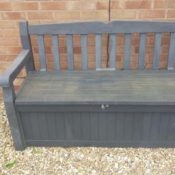keter storage bench
length is 140cm
good condition
collection only