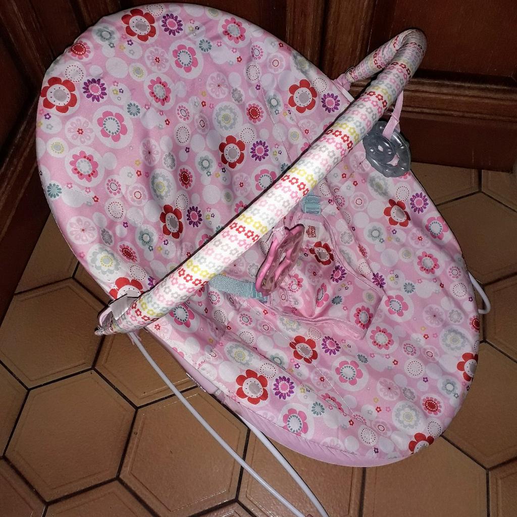 GENTLE VIBRATING. REMOVABLE TOY BAR WITH INTERACTIVE TOYS. FEATURES A CRADLING SEAT DESIGN. 3 POINT SAFETY HARNESS. NON SLIP FEET. MACHINE WASHABLE. THE PRETTY IN PINK COLLECTION. A PORTION OF THE PROCEEDS GO TOWARDS BREAST CANCER RESEARCH AND AWARENESS.