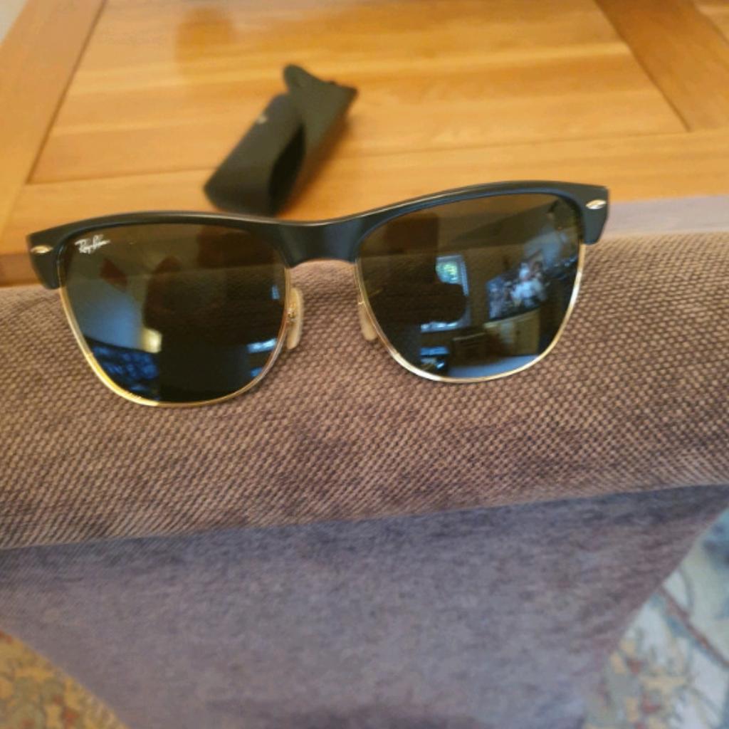 Genuine
Ray-Ban RB4175
Black
Oversized
With case
Excellent Condition

Reason for sale don't like them

Would prefer buyer collects