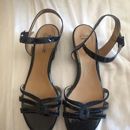 Clarks ladies black sandals 
Size 7 
Brand new