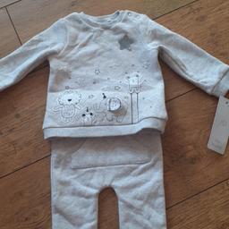 baby pjs 2 piece set never worn selling due to buying too many clothes