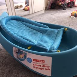 This Moby Bath Tub from Skip Hop grows with baby through three stages.

Stage 1: Newborn (0-3 months; up to 5.5 kgs)
Stage 2: Infant (3-6 months; up to 7.5 kgs)
Stage 3: Sitters (6+ months; up to 9.5 kgs)