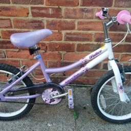 Good Used Condition.
18" wheels.
Ages 5 - 7
Trying wheels are also available if required.