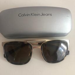 Gold tone unisex sunglasses from calvin klein jeans with metal and plastic mix. Original case. The cleaning cloth was lost, have a replacement one from Specsavers. Size 53-19